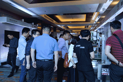 科技满分化锁2019win必赢科技大会_9.gif