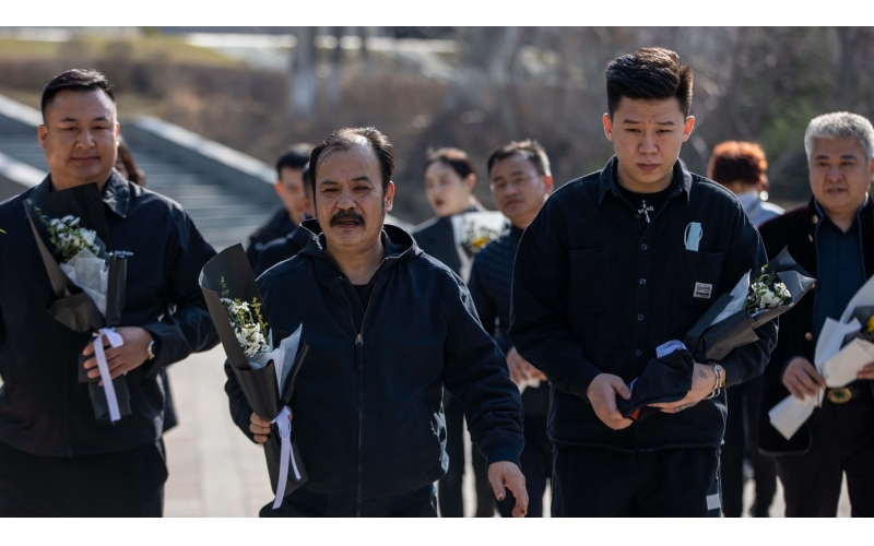 董事长向导部分党员思念革命先烈